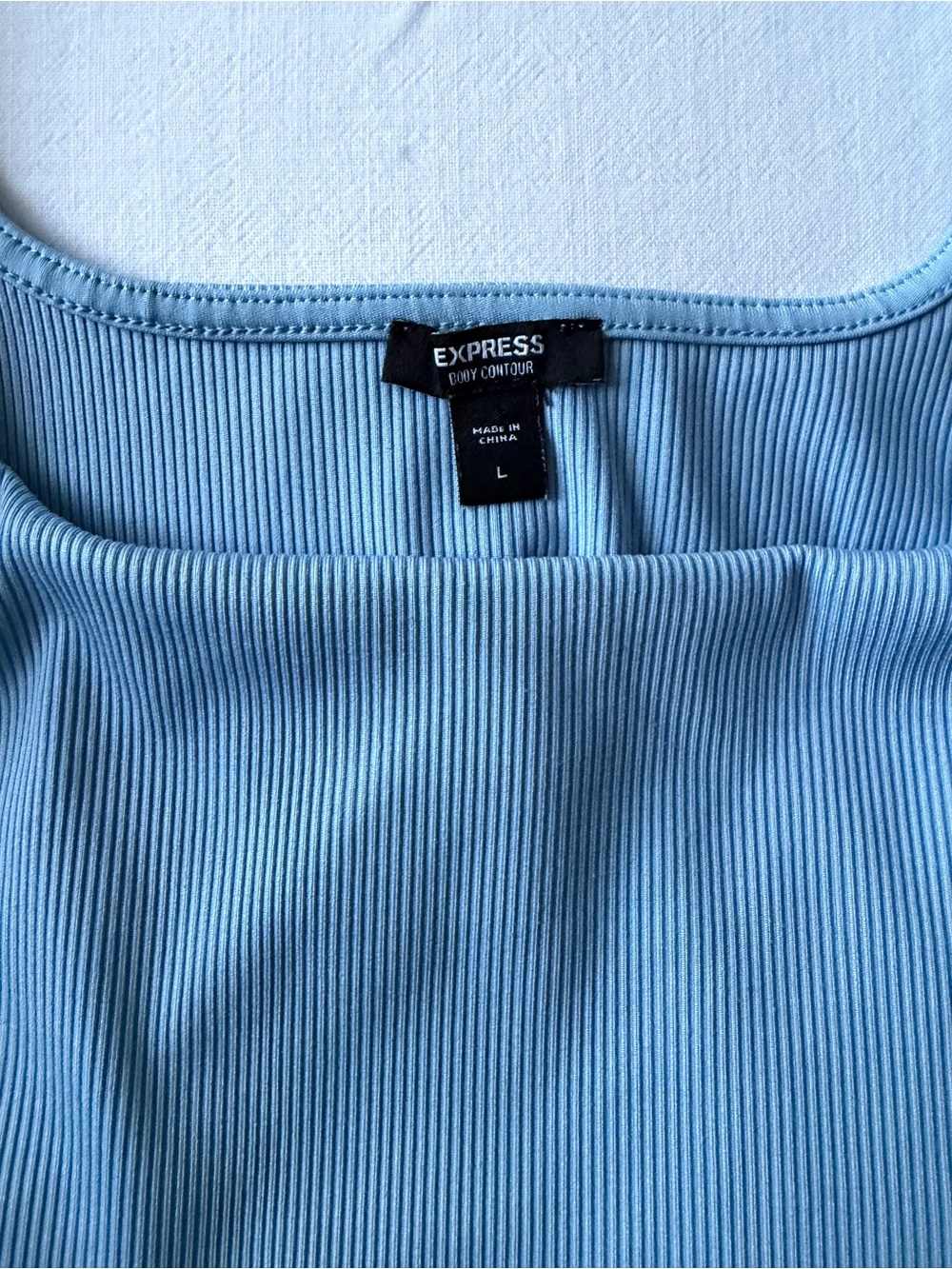 Express Body Contour Ribbed Crop Top - Picture 2 of 4